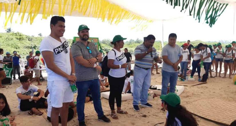 Coca-Cola FEMSA une esfuerzos para limpiar playa Blanca en Oaxaca Coca-Cola FEMSA une esfuerzos para limpiar playa Blanca en Oaxaca