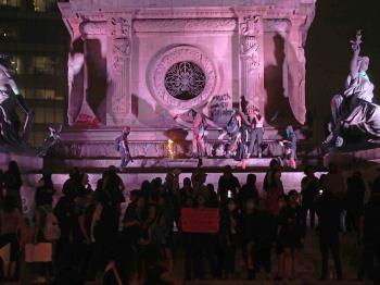 Culmina marcha con vandalización del Ángel de la Independencia Culmina marcha con vandalización del Ángel de la Independencia