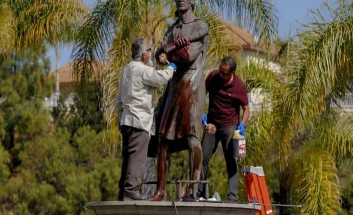Retira Chula Vista estatua de Cristóbal Colón ante protesta de nativos americanos Retira Chula Vista estatua de Cristóbal Colón ante protesta de nativos americanos