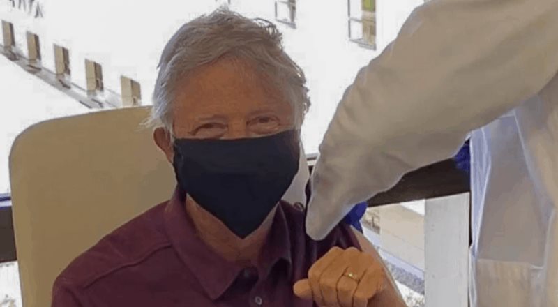 Bill Gates recibe vacuna contra Covid-19