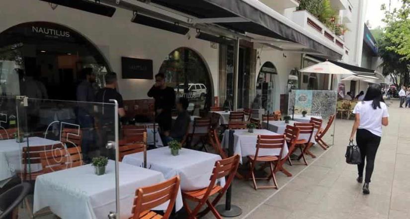 Covid impide a restaurantes recuperar clientela este 14 de febrero