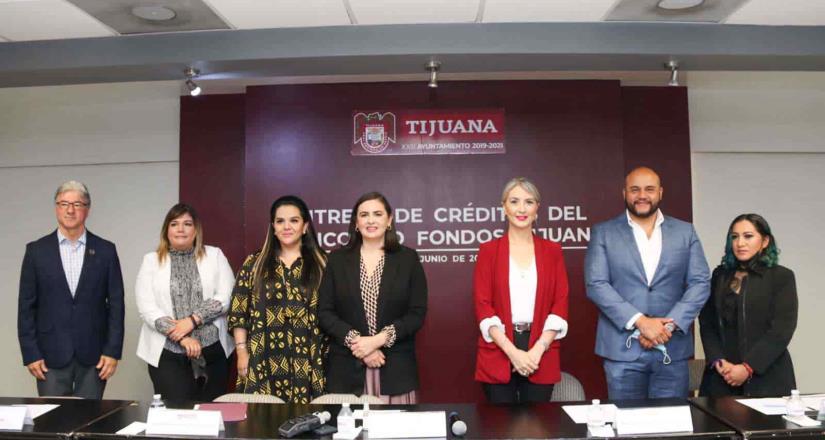 Encabeza Karla Ruiz Macfarland entrega de créditos a emprendedores de Tijuana Encabeza Karla Ruiz Macfarland entrega de créditos a emprendedores de Tijuana