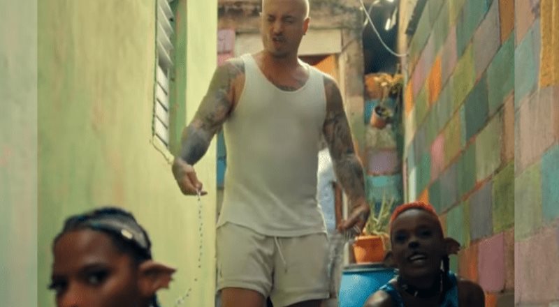 YouTube censura el video Perra de J. Balvin ft Tokischa YouTube censura el video Perra de J. Balvin ft Tokischa
