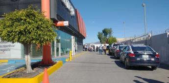 Asaltan a una mujer de origen asiático saliendo del banco Banregio Asaltan a una mujer de origen asiático saliendo del banco Banregio