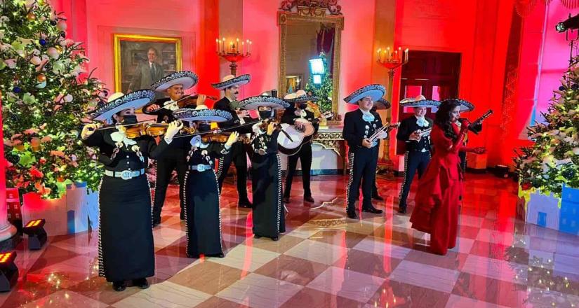 Esta Navidad ¡Mariachi en la Casa Blanca! ¿Por qué no? Camila Cabello con Mariachi Herencia de Mexico Ill Be Home for Christmas
