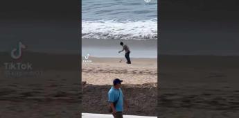 Lleva por primera vez a su mascota a la playa y se hacen virales