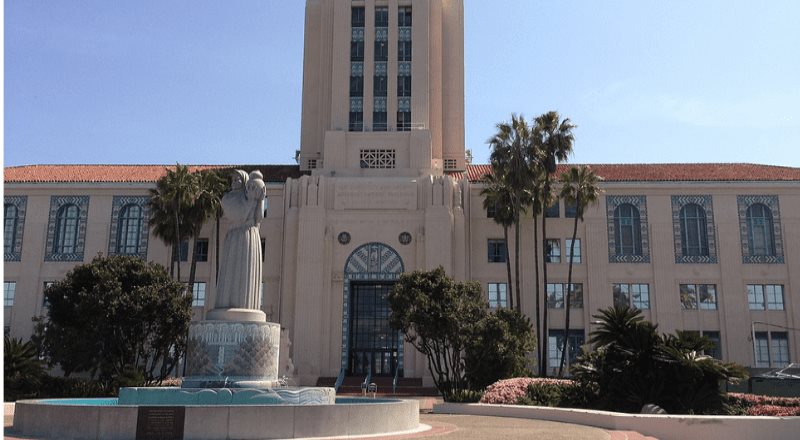 Trabajadores del Ayuntamiento de San Diego pueden ser liquidados de no vacunarse contra el COVID-19 Trabajadores del Ayuntamiento de San Diego pueden ser liquidados de no vacunarse contra el COVID-19