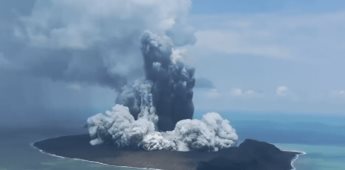 Alertan Tsunami para EU y Japón tras erupción de volcán en Tonga