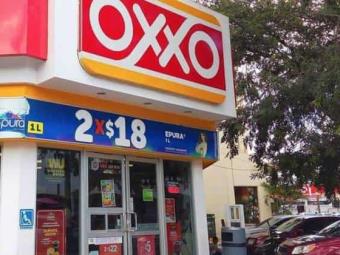 Clientes de Banregio y Hey Banco podrán retirar dinero en OXXO sin necesidad de hacer una compra