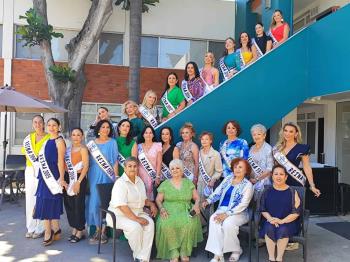 Reinas se reúnen para conmemorar la tradición del Club Cigüeñas en su 80 aniversario de tradición