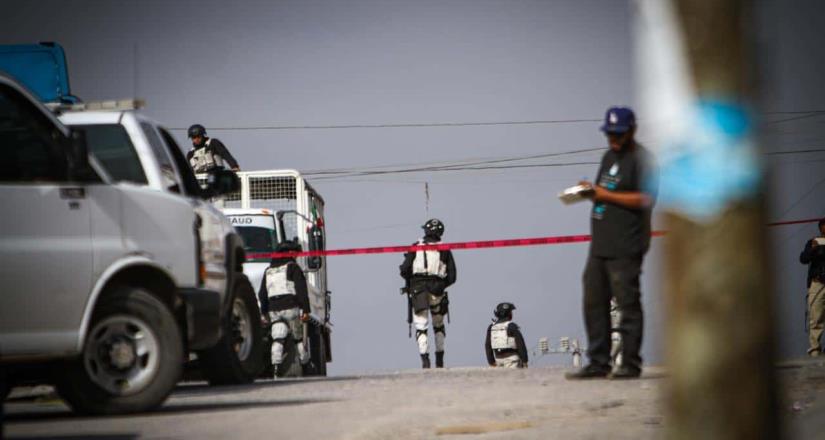 Hombre es acribillado en su camioneta en El Refugio