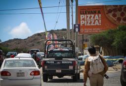 Abandonan cuerpo encobijado en la carretera libre Tijuana-Tecate