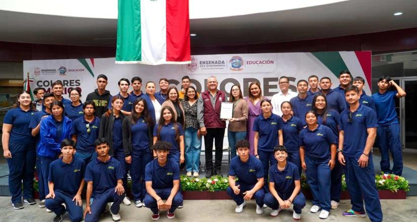 Reconoce Gobierno de Ensenada a participantes del desfile del 16 de septiembre
