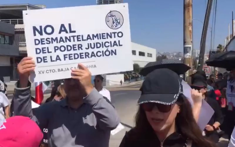 Vialidades de Tijuana bloqueadas por trabajadores del Poder Judicial