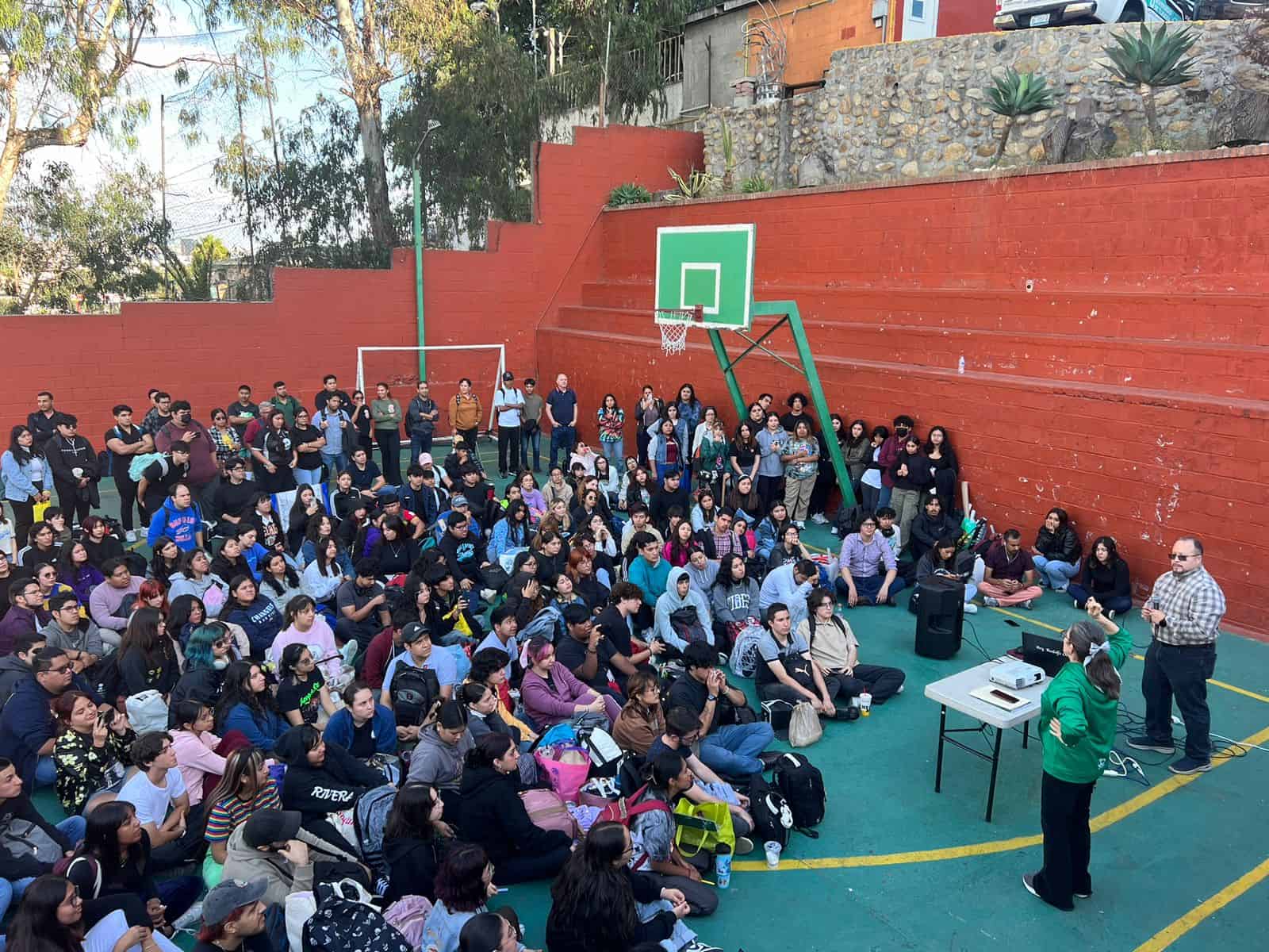 Irrumpen en el Congreso de Baja California al manifestarse contra la reforma al Poder Judicial