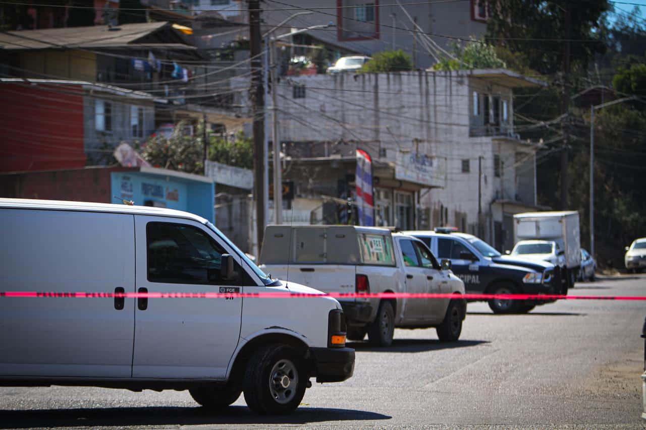 Abandonan cuerpo encobijado en la carretera libre Tijuana-Tecate