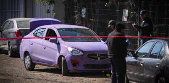 Abandonan cadáver dentro de un vehículo en la colonia Castillo