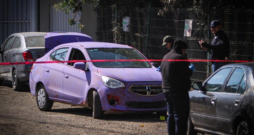 Abandonan cadáver dentro de un vehículo en la colonia Castillo