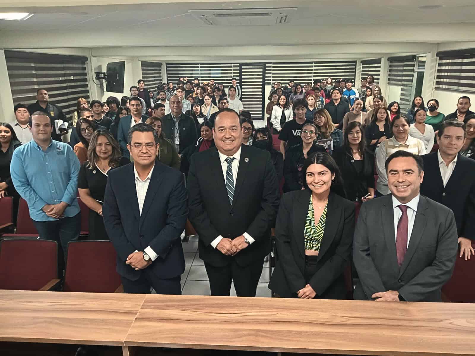 FGE cumplimenta primer orden de aprehensión por incitación a saqueos a través de Facebook