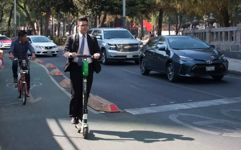 Guadalajara se convierte en el primer municipio en regular el uso de scooters