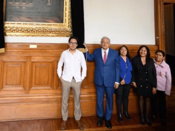 Retrato de AMLO es develado en el Palacio Nacional previo a concluir su sexenio