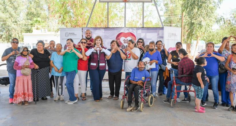 El Sistema DIF Baja California beneficia a residentes del Valle de Mexicali con apoyos sociales.