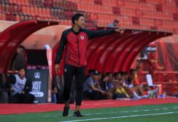 Aficionado de Chivas vuelca saliendo del Estadio Akron