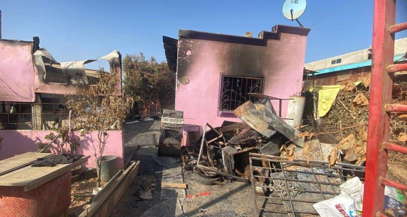 Apoya DIF a familias afectadas por incendio en la Rosas Magallón y Ampliación Aguajito Apoya DIF a familias afectadas por incendio en la Rosas Magallón y Ampliación Aguajito