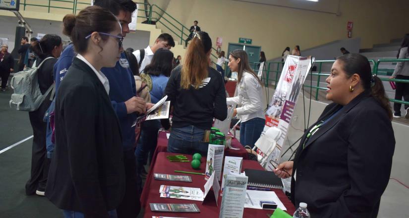 Ofertaron 500 vacantes a estudiantes cimarrones en Feria del Empleo