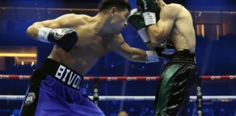 Artur Beterbiev se alza contra Dmitry Bivol en el ring