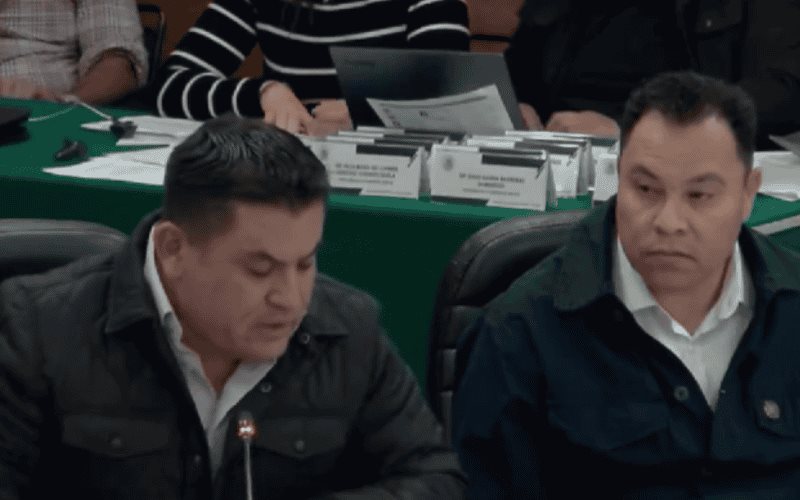 Diputados de Morena son balconeados durante votación