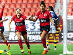 Goleada perrísima en el estadio Caliente