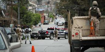 Encuentran cuerpos sin vida al interior de un automóvil abandonado