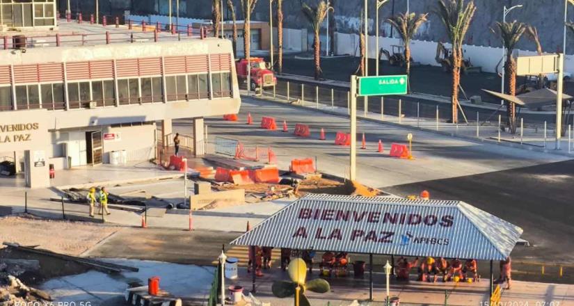 Baja California y Baja California Sur unidas en el recorrido Letras Peninsulares, del Librobús del FCE