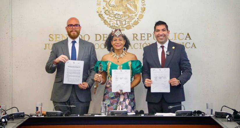 Armando Ayala se reúne con la Reina Diambidel Reino de Luba