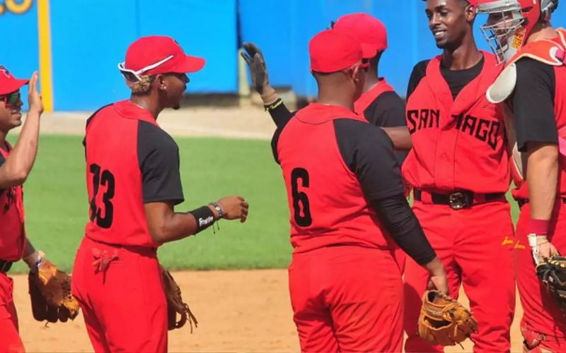 Crisis en béisbol cubano, suspenden y reprograman torneos