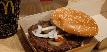 Un muerto y 10 hospitalizados por brote de E. coli en McDonald´s