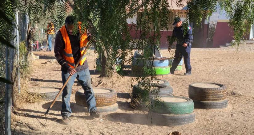 Retira Gobierno de Ensenada más de 3 toneladas de basura en jornada de limpieza en la colonia Lomitas Indeco