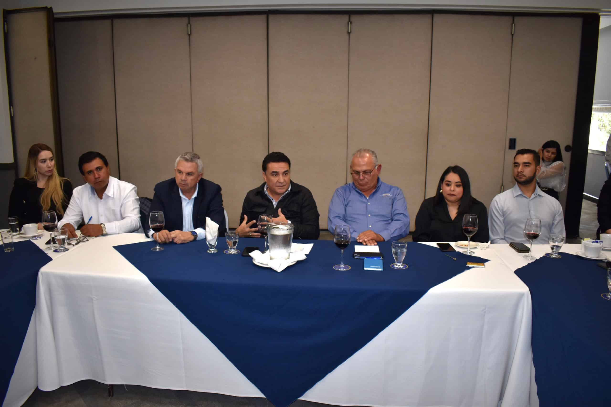 Ruiz Uribe recibe demandas de industria maquiladora y entrega sus peticiones a la presidenta Sheinbaum