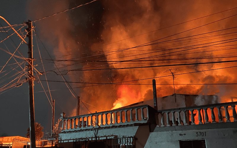 Familia pide ayuda tras perder todo en incendio en la colonia Miramar en Tijuana