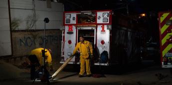 Bomberos de Tijuana recuperan cuerpo de trabajador atrapado en obra en construcción.