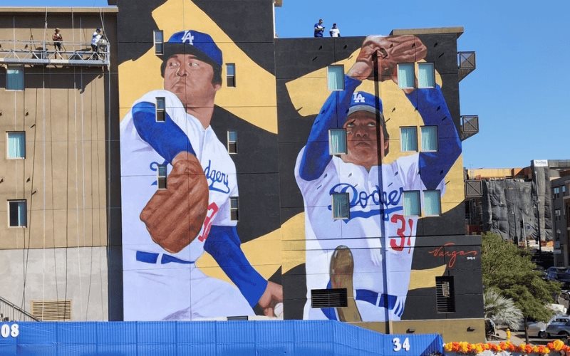 Los Ángeles homenajea a Fernando Valenzuela con mural en Boyle Heights