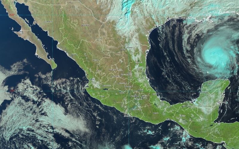 Rafael nuevamente es huracán categoría 2 en la escala Saffir-Simpson, al norte de la península de Yucatán