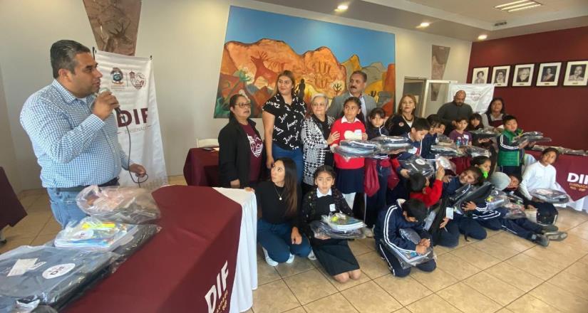 Benefician a ni&ntilde;as y ni&ntilde;os de primaria con Programa Ahijado DIF Municipal