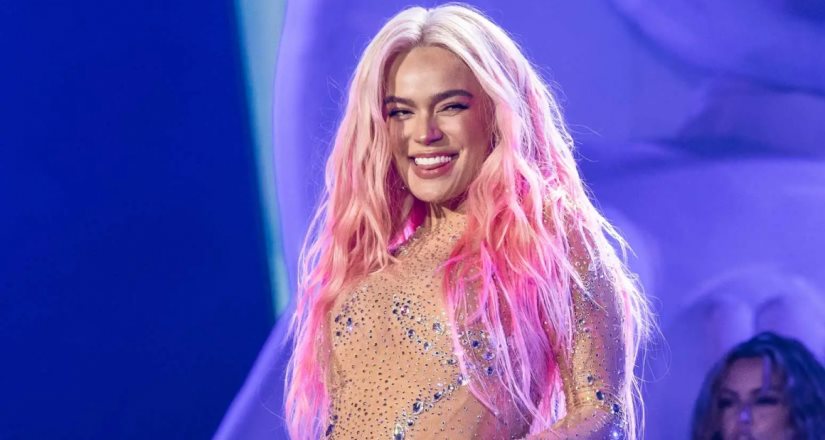 Karol G se disculpa por la letra de su canción +57