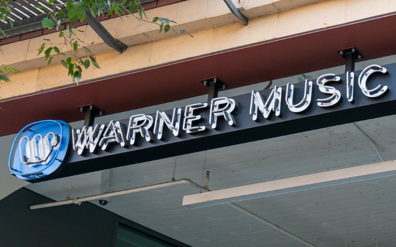 El condado de Miami-Dade declara el 12 de noviembre como el Día de Warner Music Latina