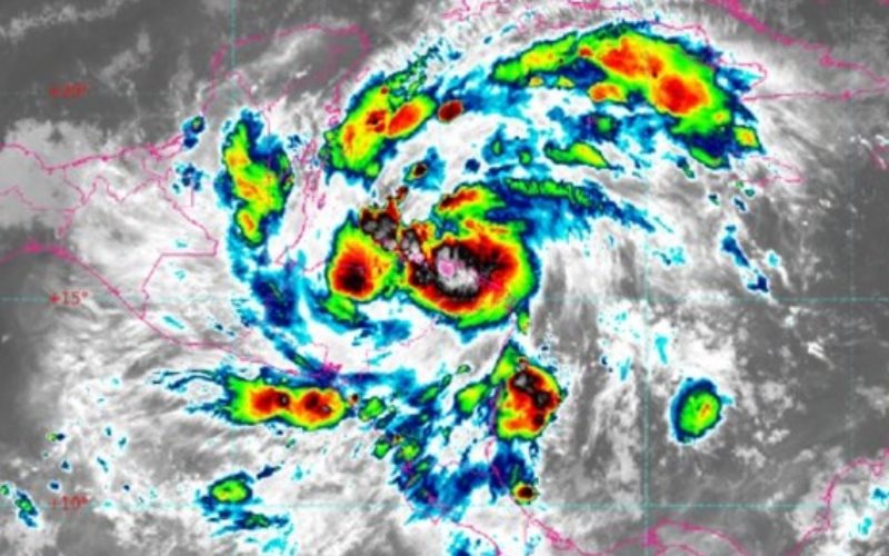 Tormenta tropical Sara toca tierra sobre el noreste de Honduras