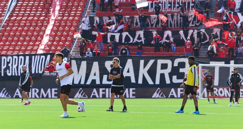 Afición Xoloitzcuintle apoyó a su equipo en el entrenamiento rojinegro