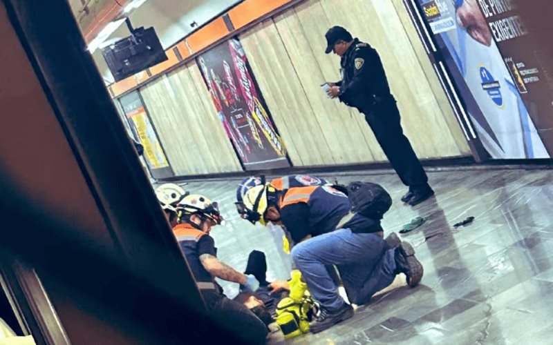 Hombre apuñala a 4 usuarios en estación Tacubaya del Metro de la CDMX