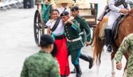 Desfile del 20 de noviembre: Varios caballos pierden el equilibrio y Adelita sufre una lesión